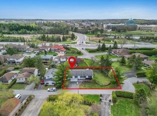 136 James Cummings Ave, Ottawa, ON K2H 8E1
