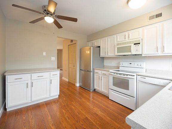5th image of 9360 Bay Colony Dr APT 2N