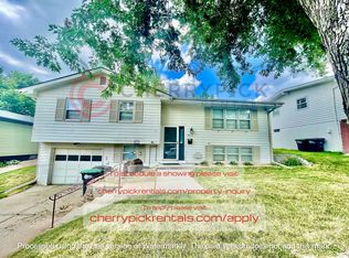 8522 Lakeview Dr, Omaha, NE 68127