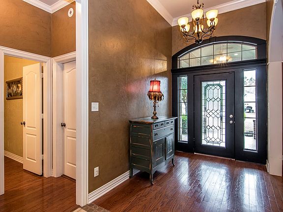 3rd image of 111 Wood Creek Ct