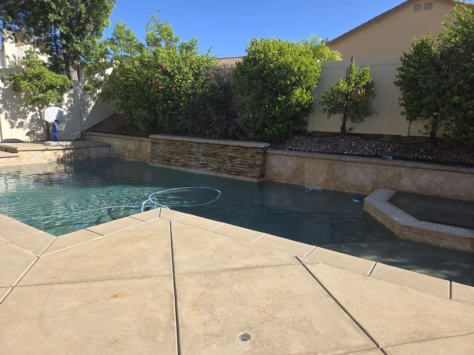 6 bed, 4585 sqft, $4,300 — Photo 1