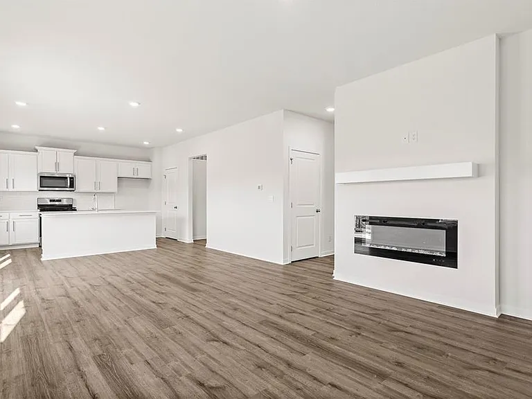 1621 Maci St — Photo 8