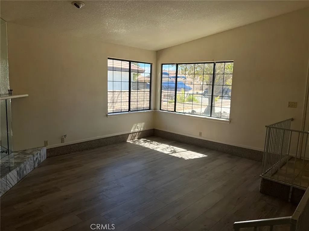 3 bed, 1795 sqft, $2,500 — Photo 3