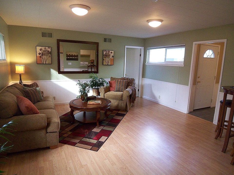 2nd image of 1343 Gilmore St