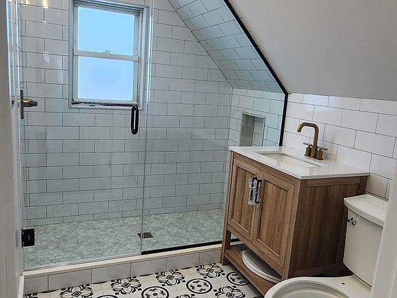 4th image of 224 Rich Ave Floor 3