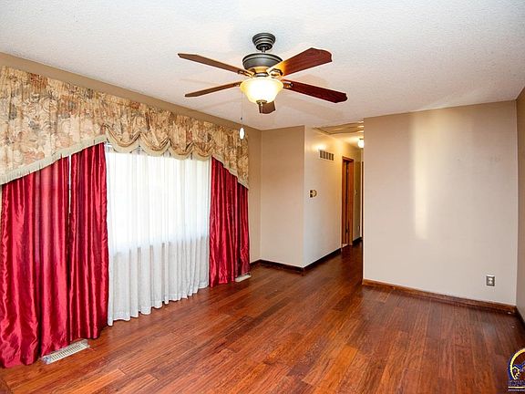 3rd image of 2818 SE Glenside Ct