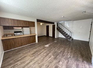 588 Hartnell Ave APT 4, Redding, CA 96002