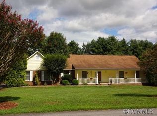 104 Mountain Valley Dr, Hendersonville, NC 28739