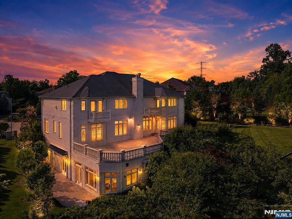 1st image of 16 Audrey Urban Ct