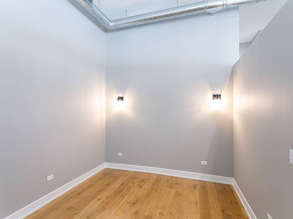 4th image of 1464 W Webster Ave #207