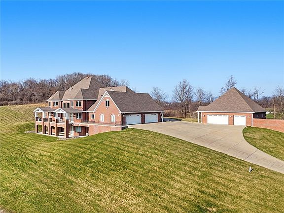 4th image of 308 Sutherland Dr