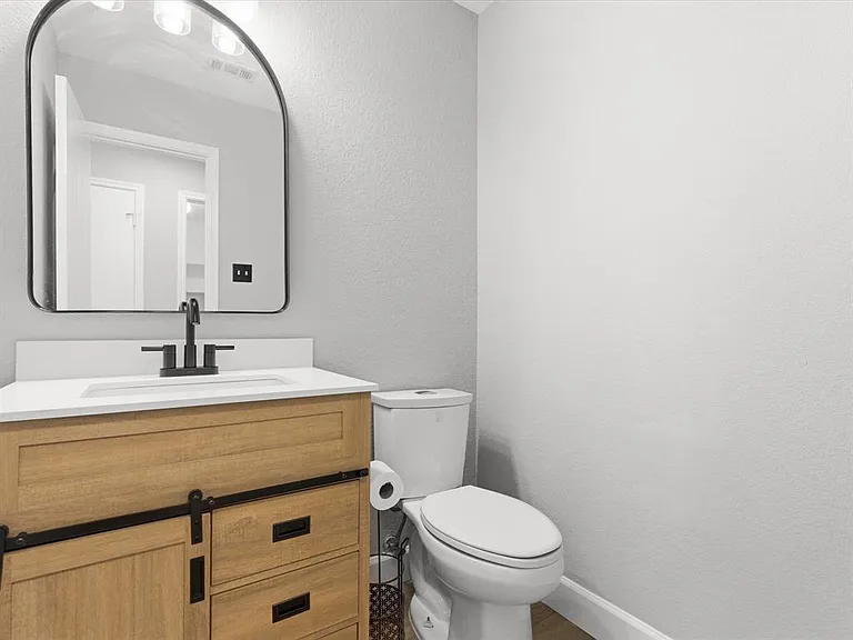 1316 Hunter Ln — Photo 13