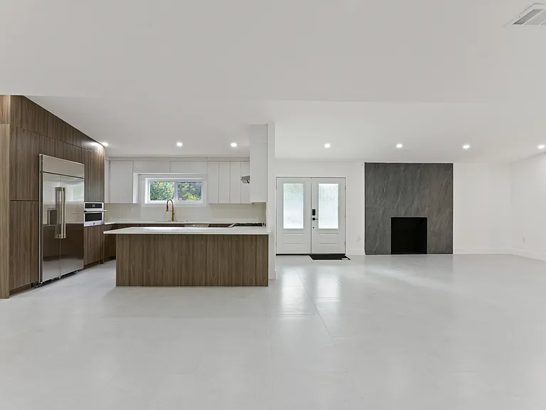 131 Toledo Way NE — Photo 38