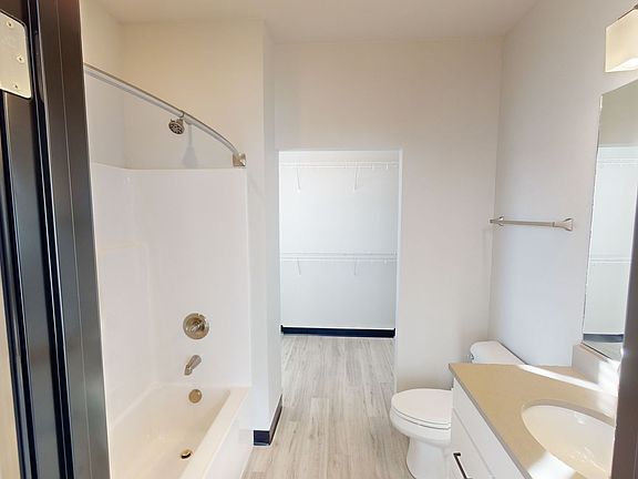 5th image of 2807 Oakland St #201