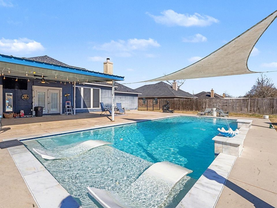 1st image of 210 Milo St