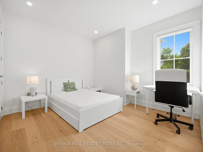2450 Rebecca St — Photo 33