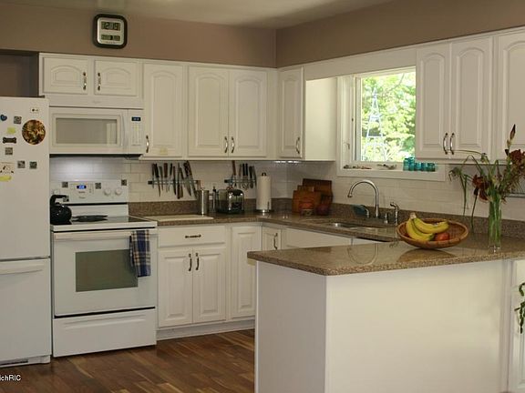 5th image of 2398 N 33rd St