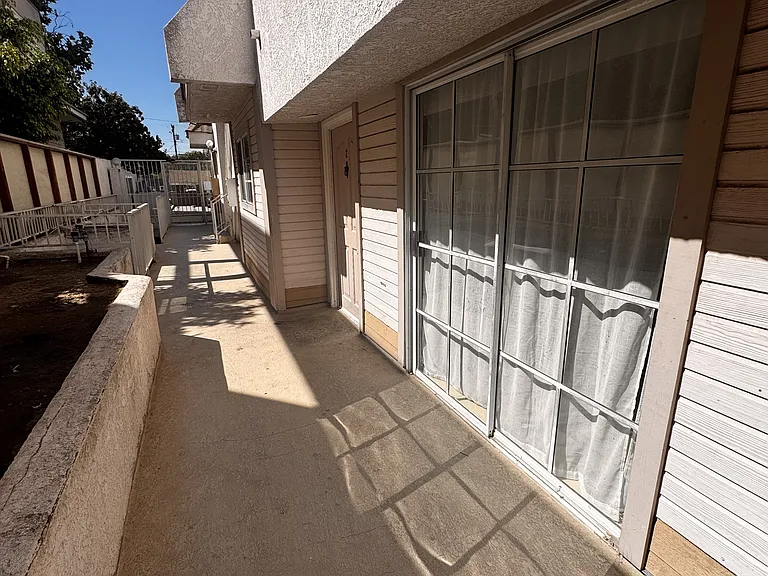 415 W Lexington Dr #2 — Photo 24
