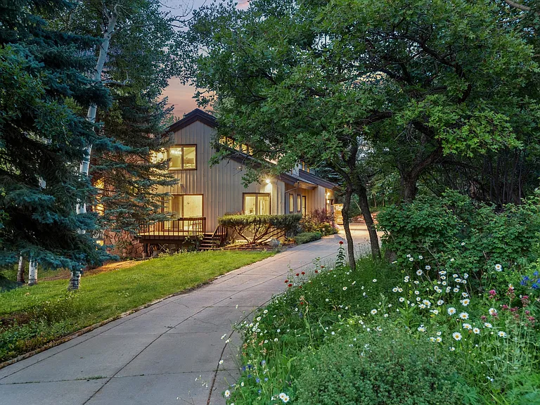 28 Larkspur Ln — Photo 43