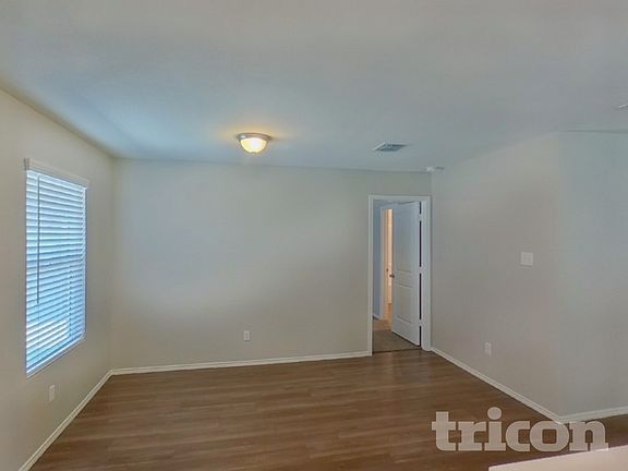 4th image of 5205 Longshadow Dr