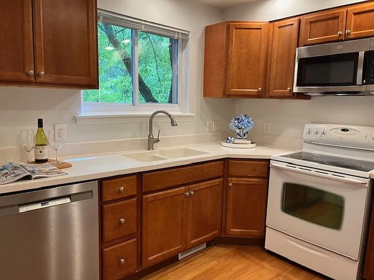 107 Sue Ann Ct #B — Photo 5