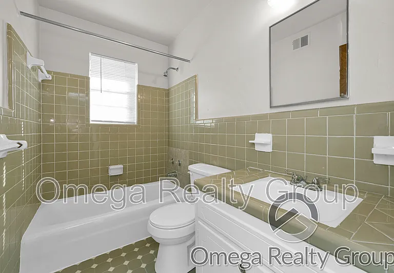 2020 High School Rd #H — Photo 15