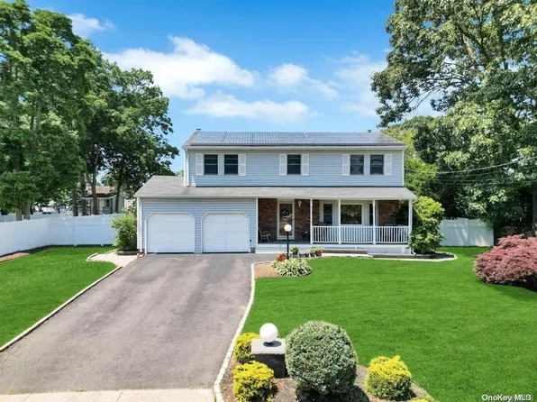 58 Morris Avenue, Farmingville, NY 11738