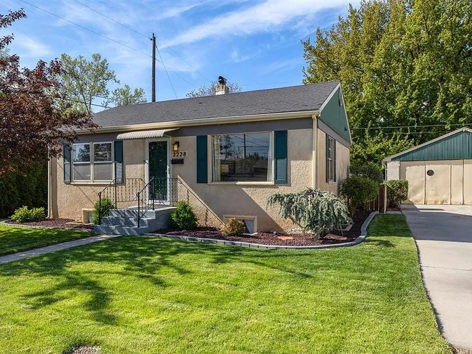 2228 W Frederic St