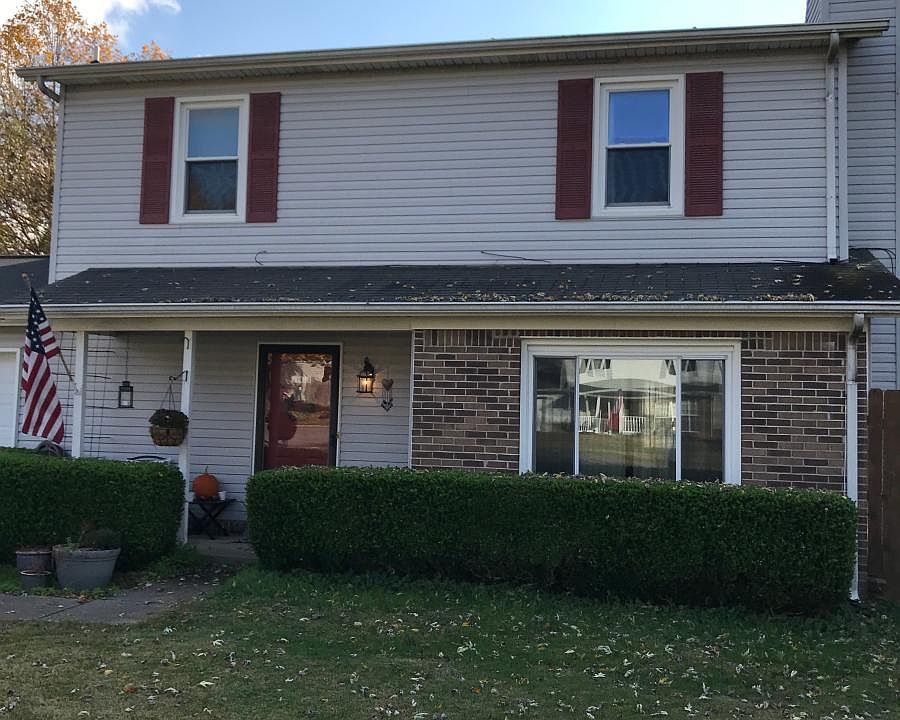 Very large front and back fenced yard