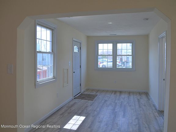 3rd image of 186 S Park Ave