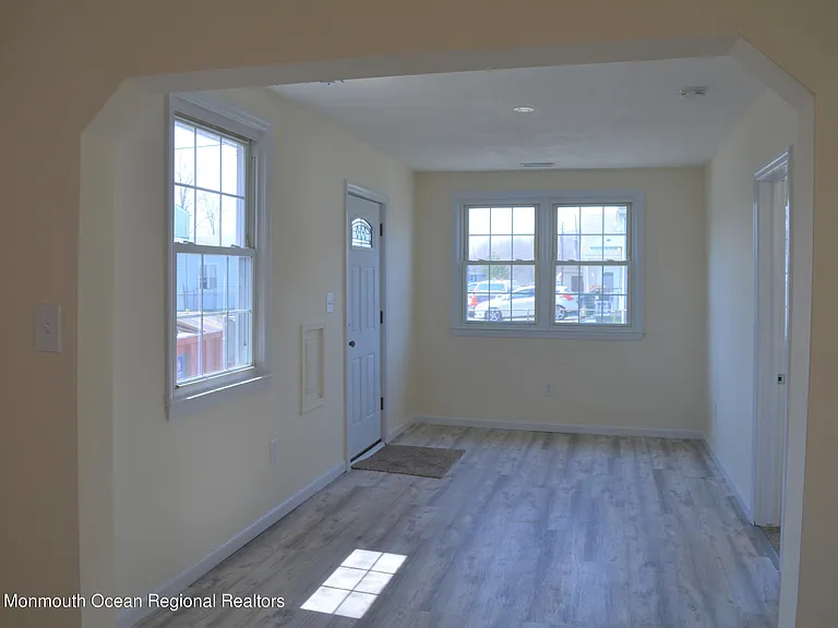 186 S Park Ave — Photo 3