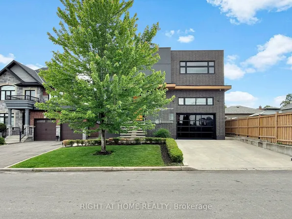2931 Lansdowne Ave, Toronto, ON M6B 3X3