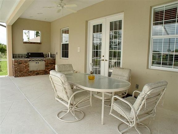 LANAI W/ SUMMER KITCHEN