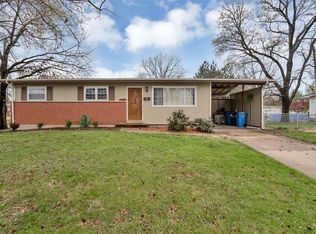360 Raven Ln, Florissant, MO 63031