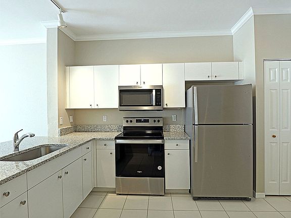 5th image of 3647 Pine Oak Cir APT 107