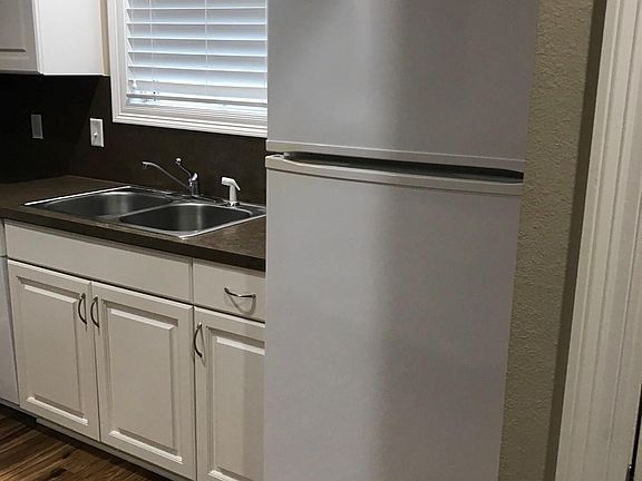 5th image of 516 Lilleon Ln APT 1
