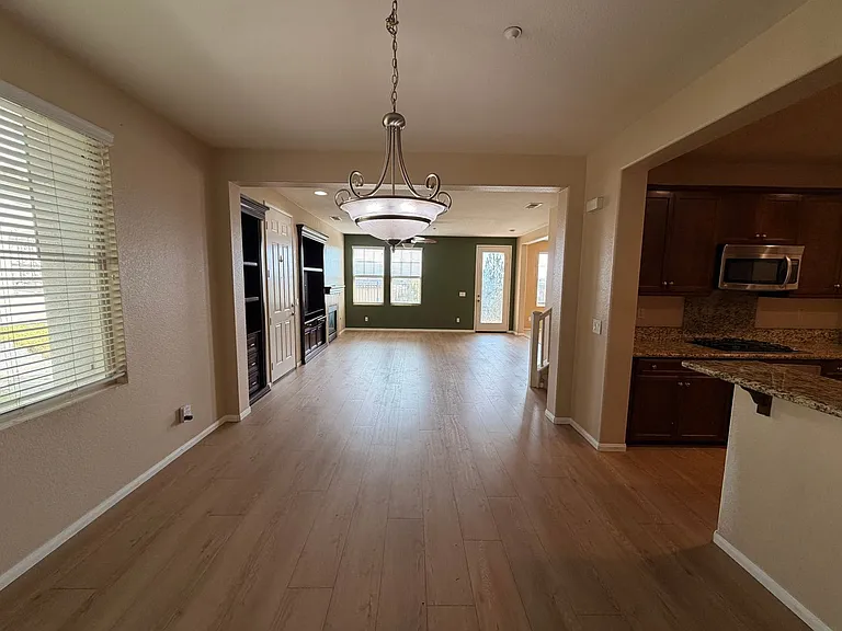 1729 Cripple Creek Dr #4 — Photo 2
