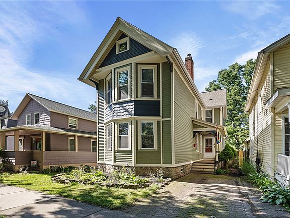 3rd image of 90 Hickory St