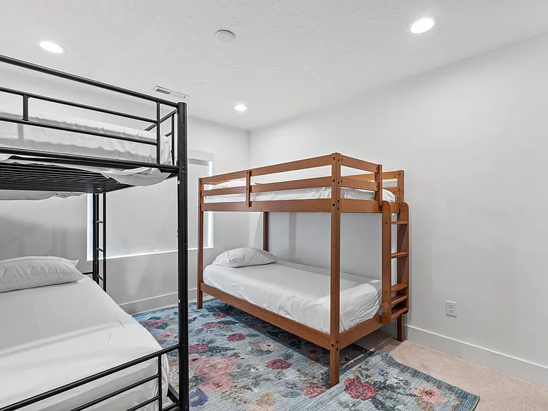 690 S Edge Ln — Photo 14
