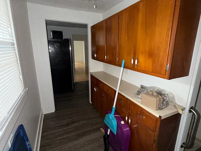549 Beecher St — Photo 5
