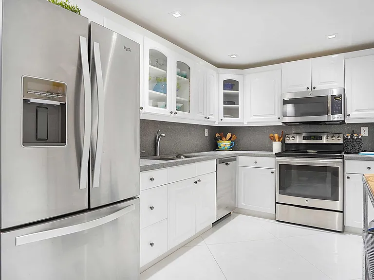 4250 Galt Ocean Dr #12K — Photo 20