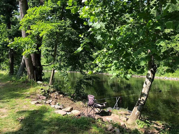 13 Walnut Ln, Perkiomenville, PA 18074