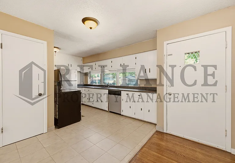 2103 W Columbine Ln — Photo 22