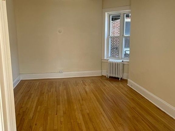 3rd image of 300 Elm Pl APT 1
