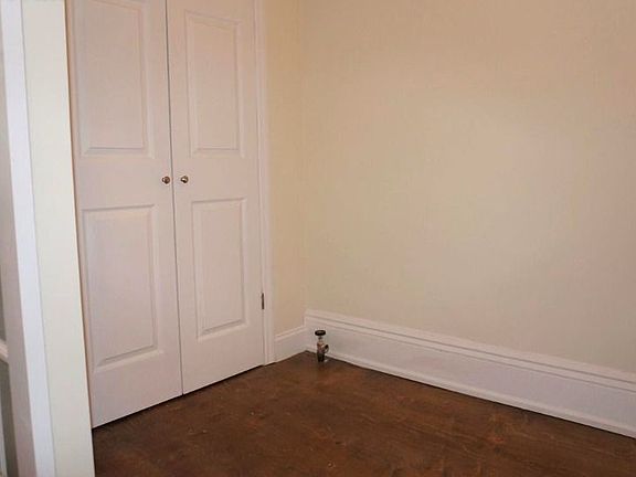3rd image of 373 Menahan St APT 2R