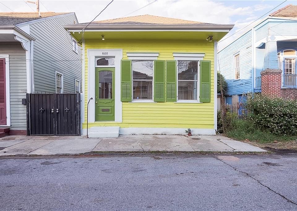 1st image of 2705 Burgundy St
