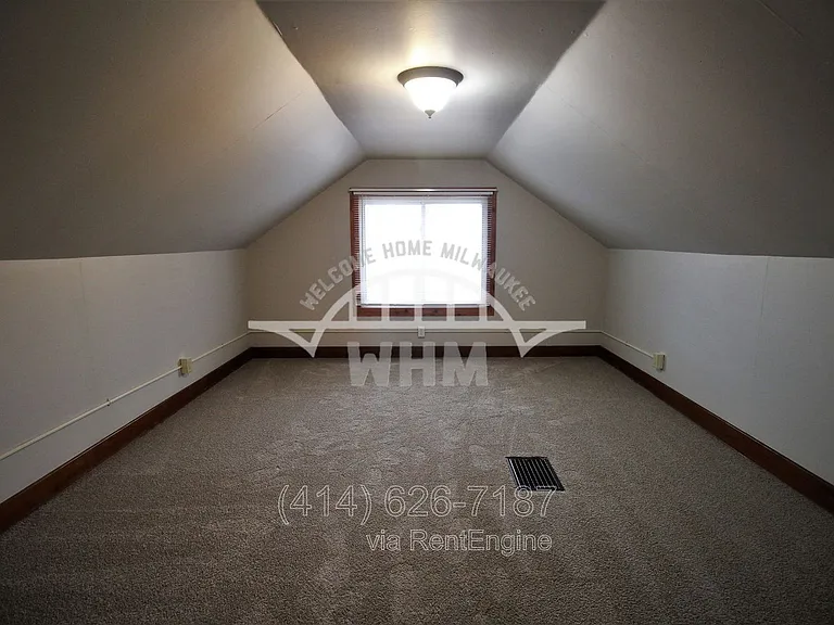1514 S 87th St — Photo 16