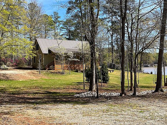 4th image of 145 Thomas Dr