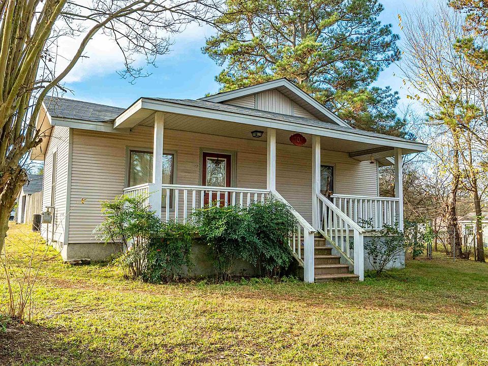 1st image of 303 Oaklawn St