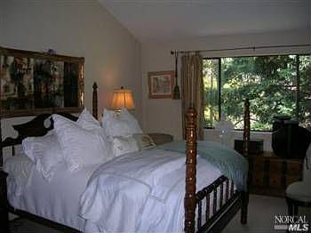 4th image of 2 Aronia Ln